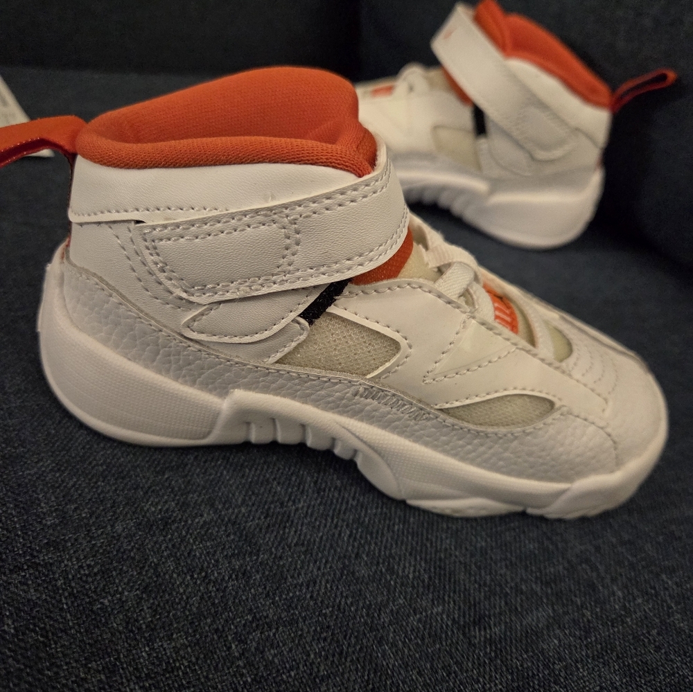 Jordan Jumpman Two Trey (Infant/Toddler) White/Black/Starfish Size 8 Toddler M